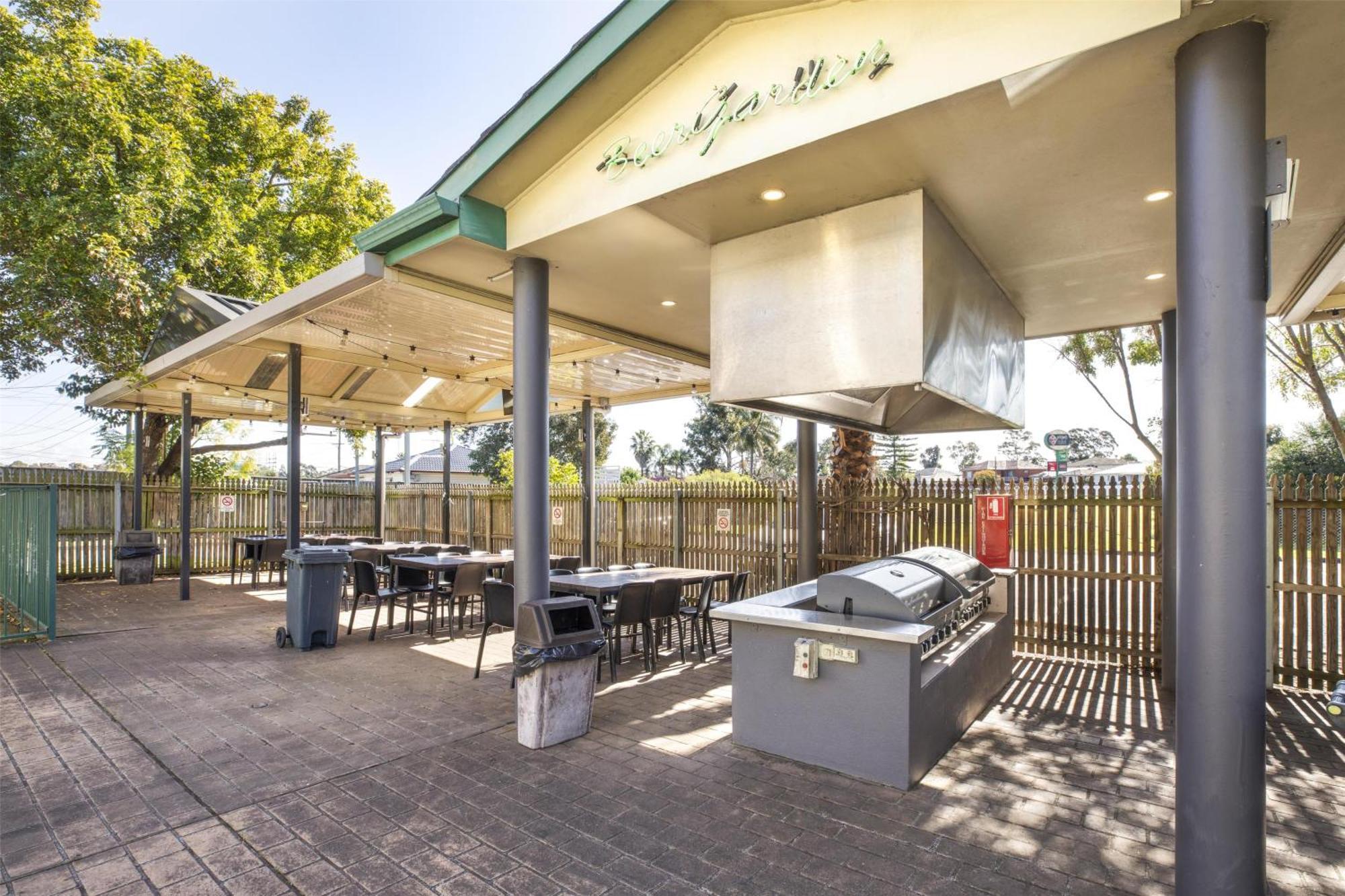 普利查兹酒店 Mount Pritchard 外观 照片